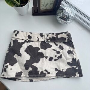 Abercrombie & Fitch Black and White Cow Print Belted Mid Rise Skort Size 30